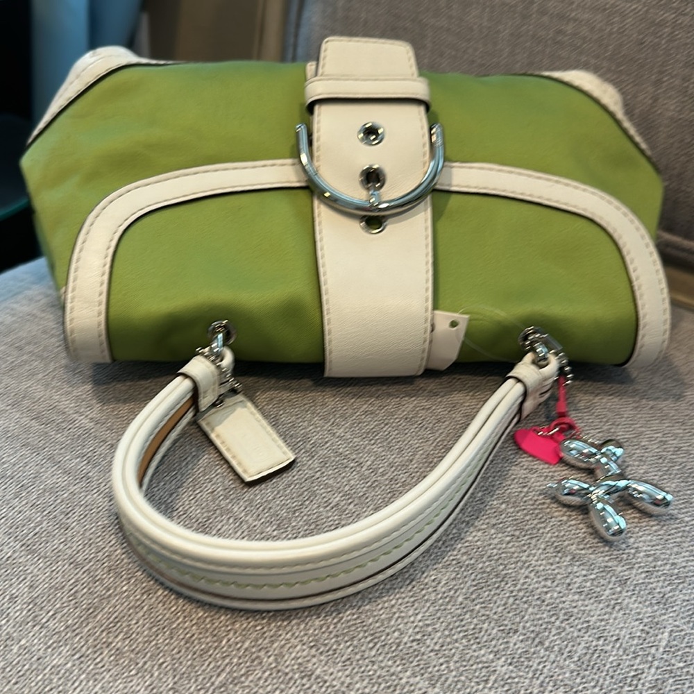 New Coach vintage Soho Green White Signature Satchel Hobo Bag Flap Buckle - Picture 6 of 17
